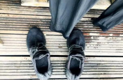 一件一件的剥掉身上的衣服,探寻真实的自我