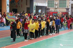 运动会上都有它打一字,一‘跳成名天下知”